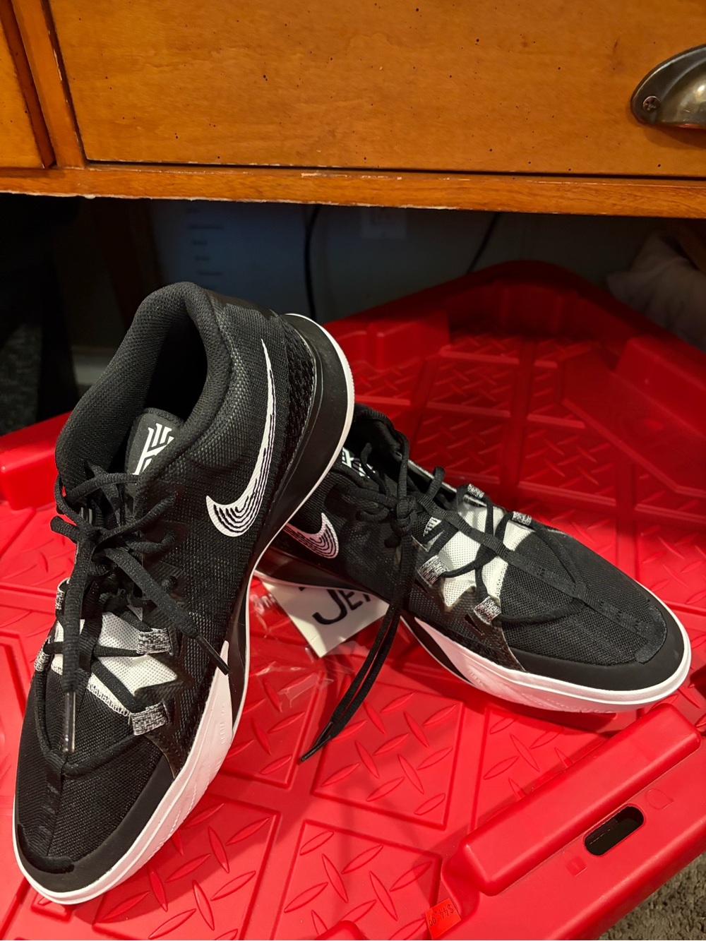 NWOB Nike Kylie Irving Flytrap 6 Basketball Sneakers in Black & White 11